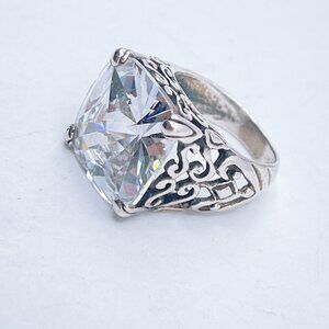 Vintage-Inspired Sterling Silver Ring Intricate Filigree Design Faceted Cubic Zi